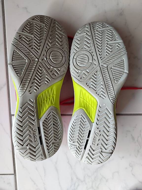 Asics Scarpe per ragazze: Asics Hallenturnschuhe Grösse 37 – Usato da Meilen venduto da Hope777 1