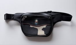 Cool black fanny pack - trendy and practical! Unisex.