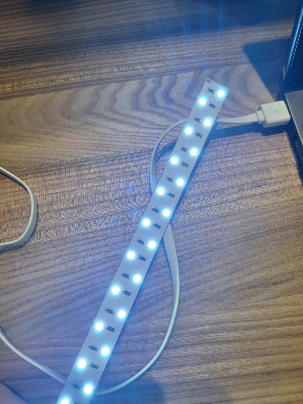 Lichterketten & Leisten: USB LED Streifen – Neu (gemäss Beschreibung) aus Ipsach von nik_6hkj
