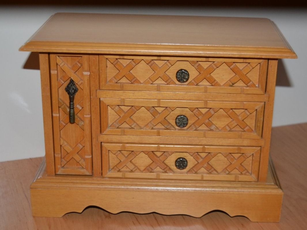 Portagioie: Schmuckschatulle aus Holz – Usato da Tann venduto da Pepiino