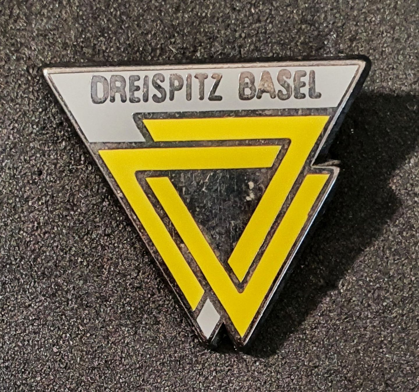 Plaquettes & Badges: CC937 - Pin Dreispitz Basel – D'occasion à Reinach BL par Boston-Verkauf