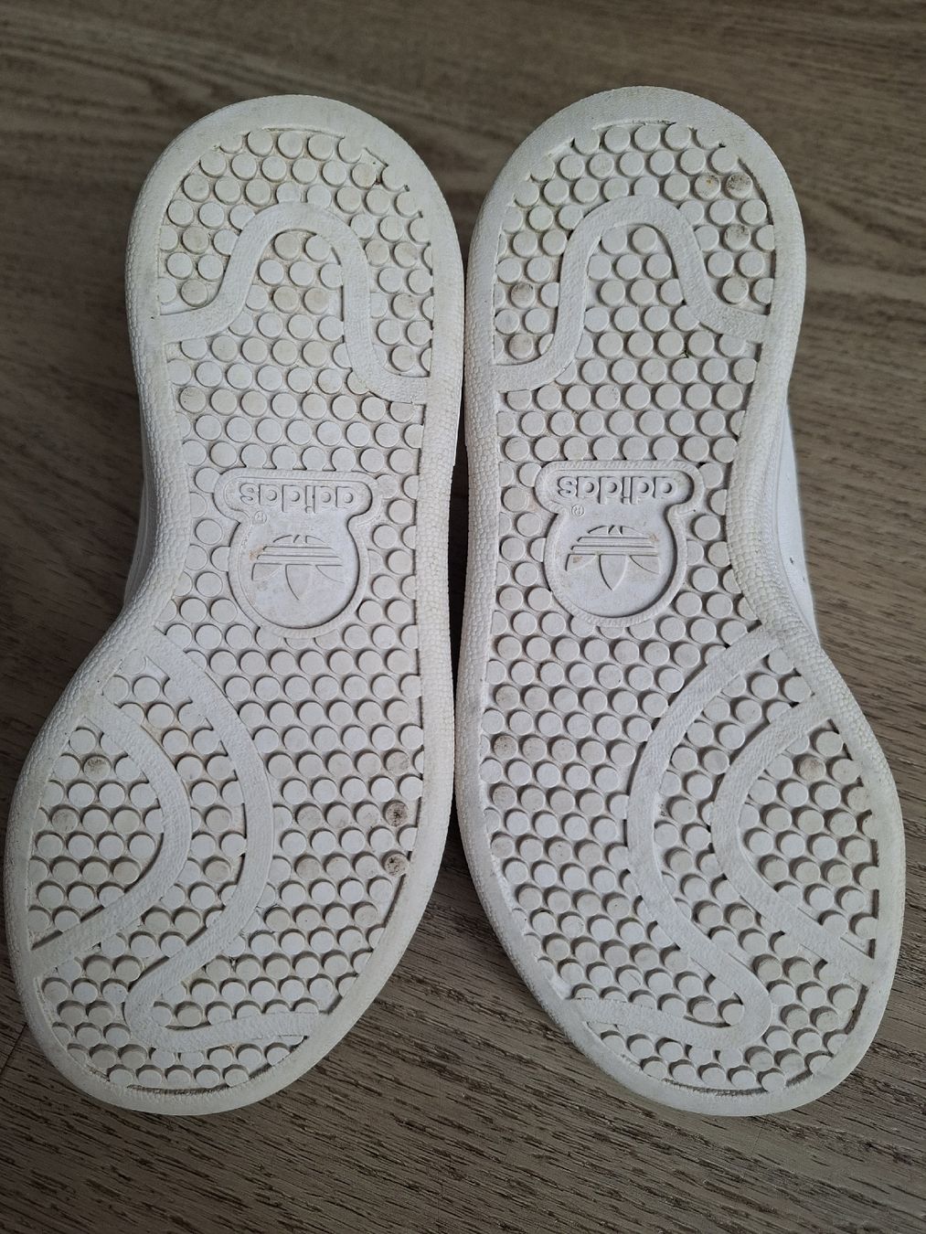 Adidas Chaussures filles: basket adidas stan smith taille 28 – D'occasion à Chavannes-de-Bogis par senator635 4