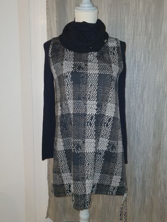 Petite robe Coco Nuda S + sous veste.