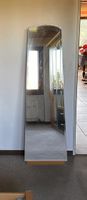 Standspiegel mit Holzfuss oval geformt