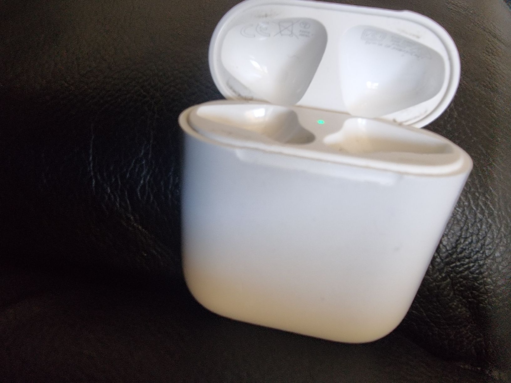 Apple Caricabatterie: Airpods case 1 Generation  Apple – Usato da Zürich venduto da Sigana 1