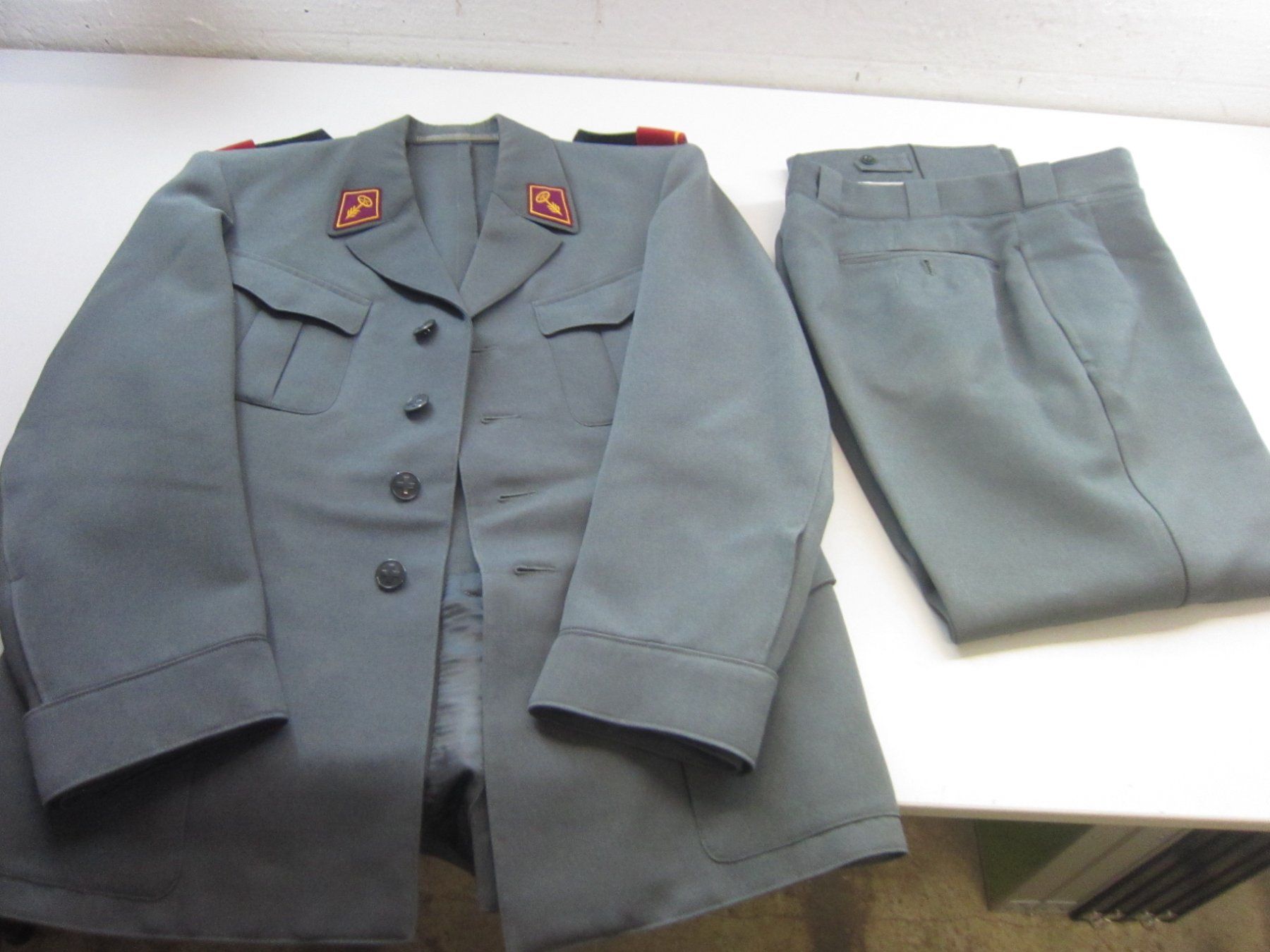Schweizer Armee Uniformi: Ausgangsuniform MotOf – Usato da Kilchberg ZH venduto da Cuculus1 2