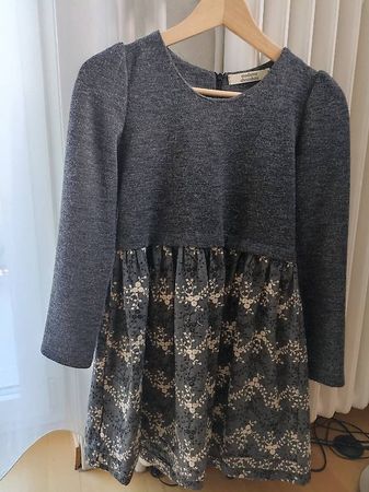 Herziges Kleid mit langen Ärmeln