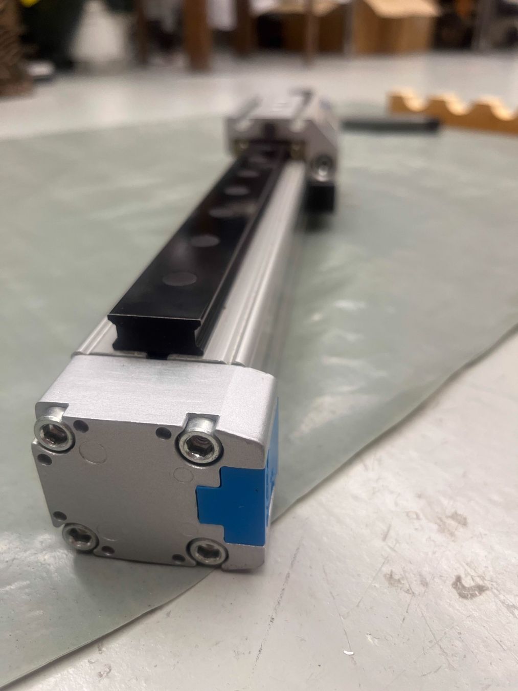 Festo Altro per industria metallurgica: Linearantrieb Festo DGPL-25 – Usato da Zürich venduto da coemgen 2