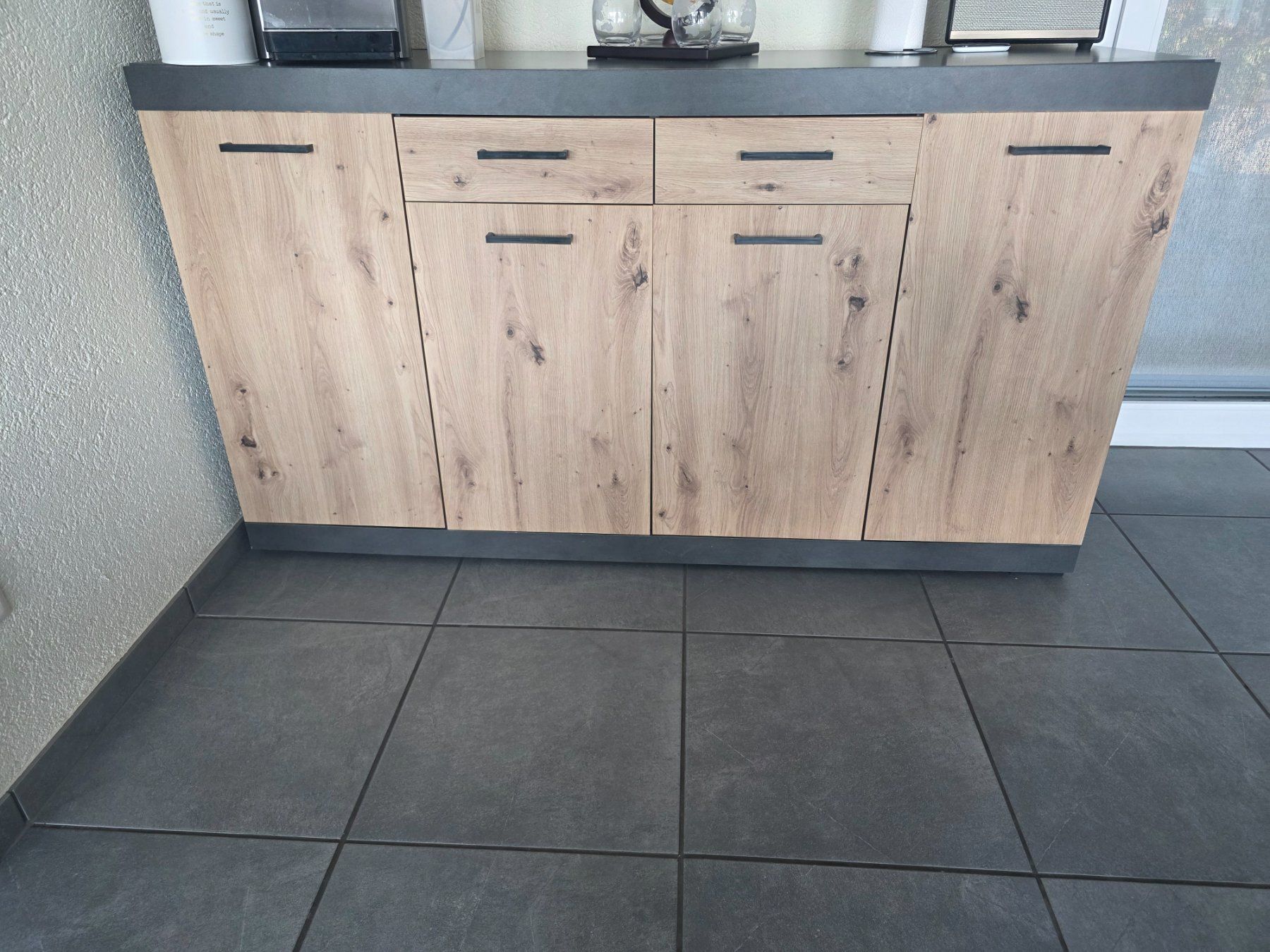 Kommoden: Kommode / Sideboard in Holzoptik mit schwarzer Ablage – Gebraucht aus Thörigen von jamesmaha84