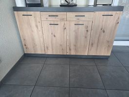 Kommode / Sideboard in Holzoptik mit schwarzer Ablage