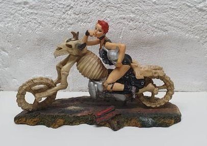 Sculture & Statue: GOTHIC BIKERFIGUR -Motorradfigur Veronese signiert – Usato da Prêles venduto da Podencogalgo