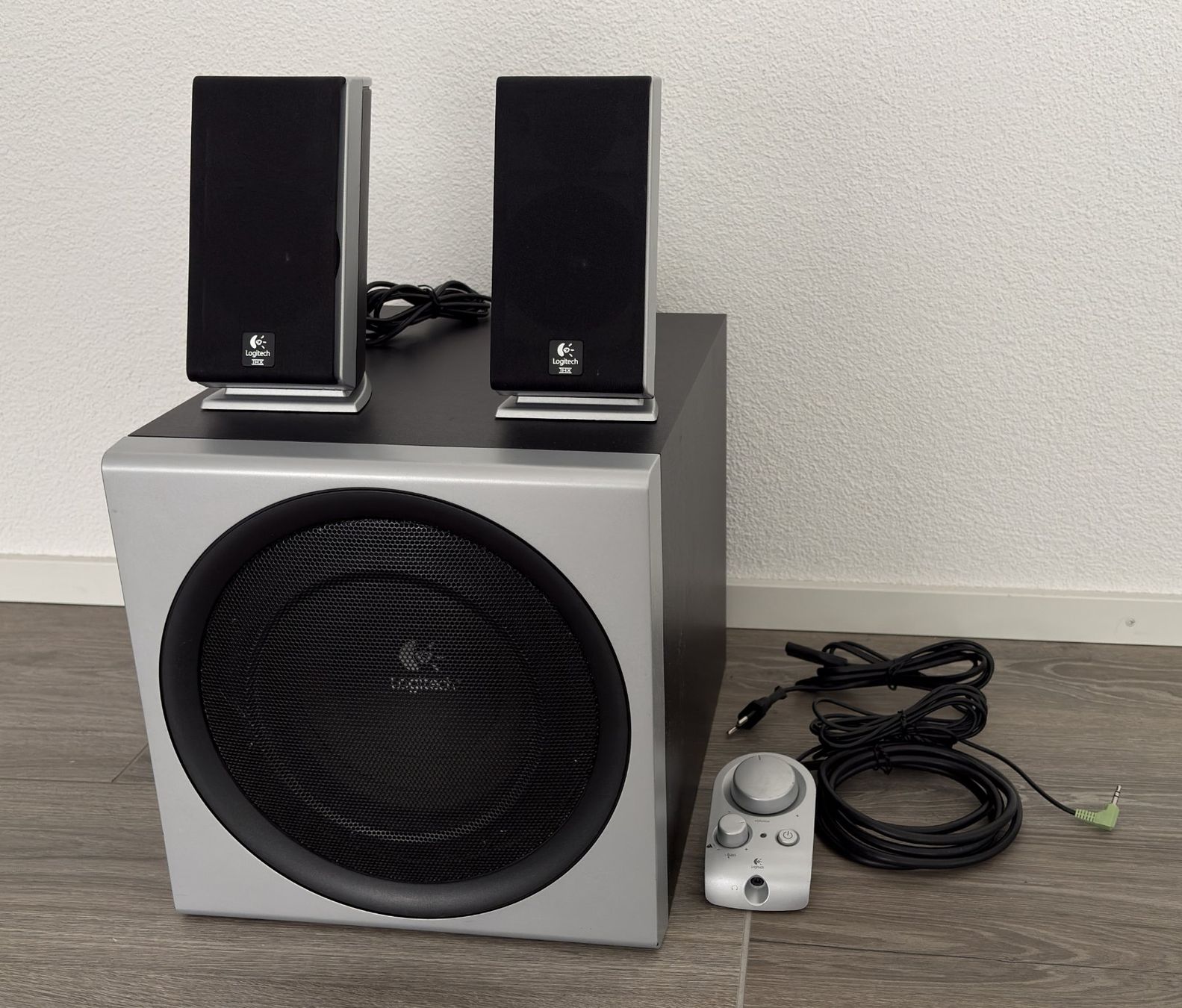 Logitech Haut-parleurs: Lautsprecher mit WOOOOOMS – D'occasion à Egerkingen par Luckyluj