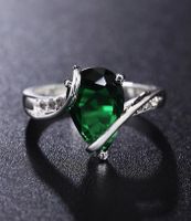 Sehr schöner 925 versilberter Ring mit grünem Stein Gr.8