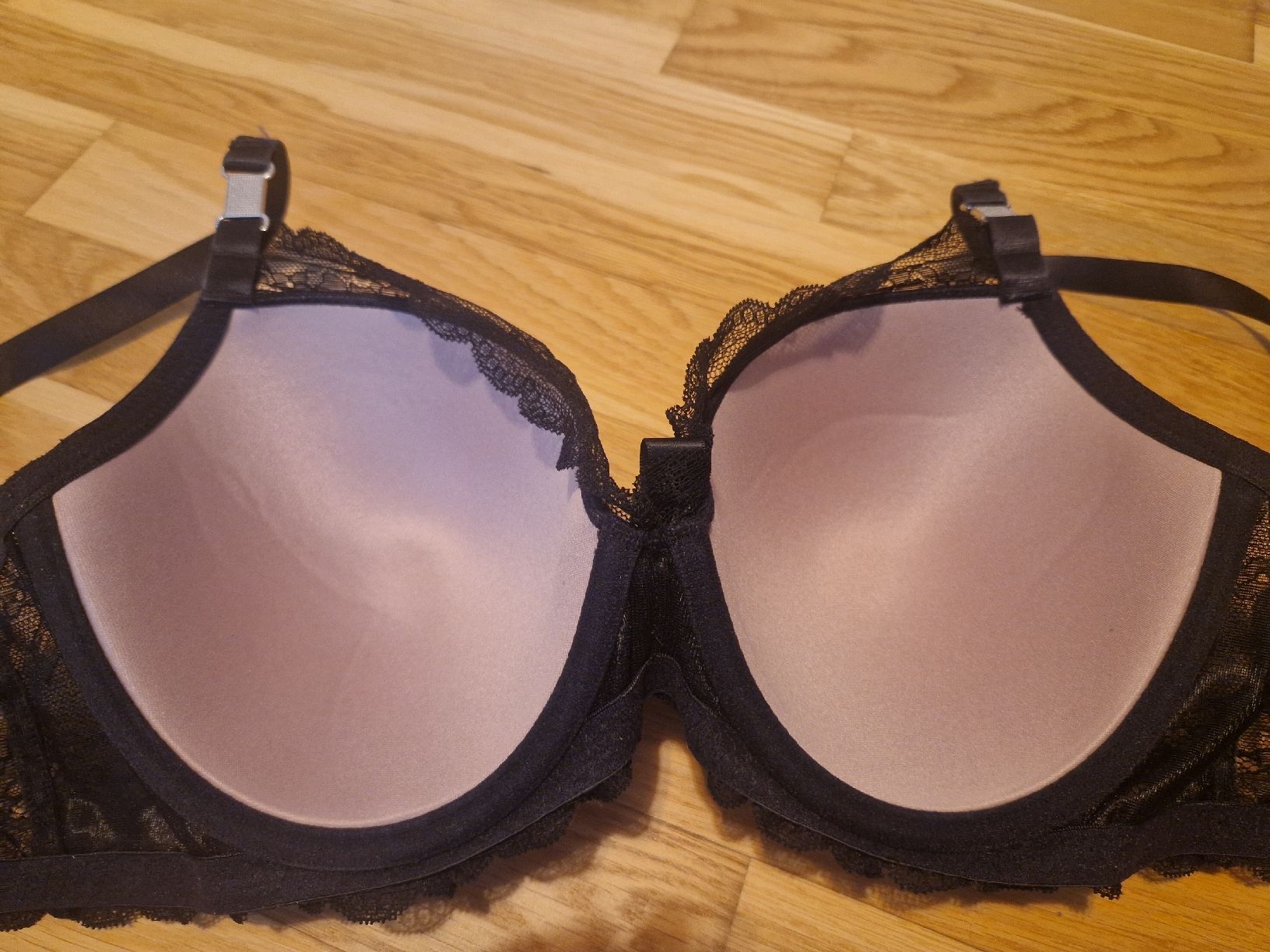 Altra biancheria intima: Schwarzer BH mit Spitze, Grösse 85E - Neu, Bonprix – Nuovo (secondo la descrizione) da Buttwil venduto da SabrinaA03 2