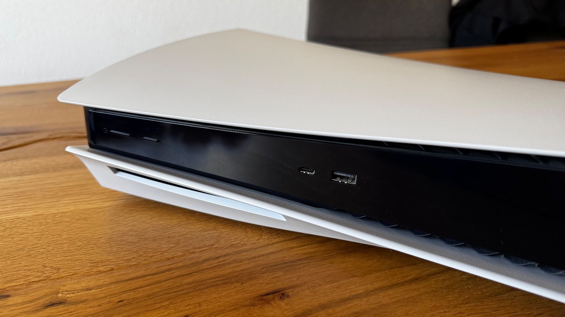 Sony Console: SONY PlayStation 5 mit Controller, 2 Games und Zubehör – Usato da Turgi venduto da Masuti 4