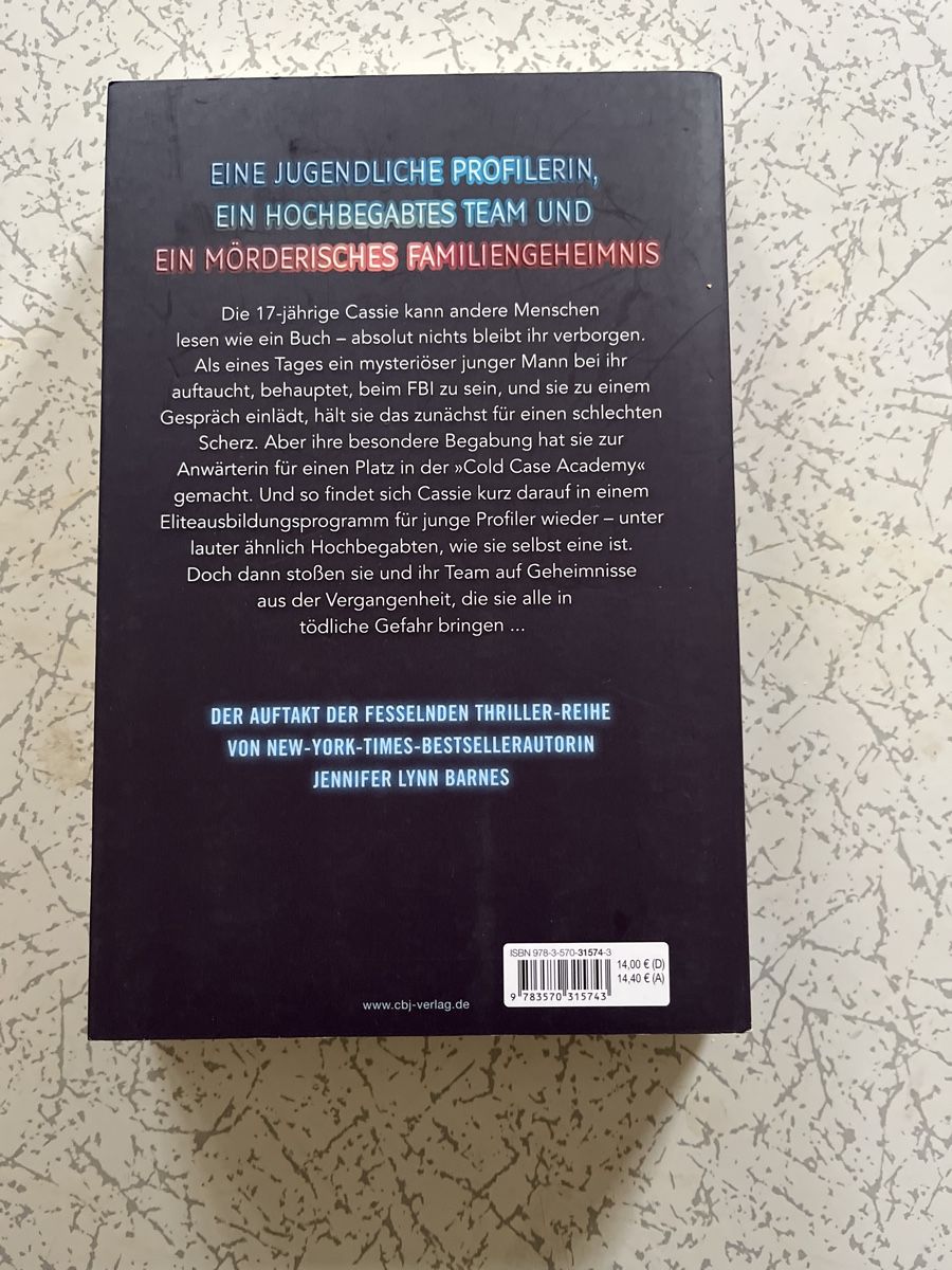 Libri: Cold Case Academy - Thriller, Barnes, Top Zustand – Nuovo e nell'imballaggio originale da Lützelflüh-Goldb venduto da Caprari 1