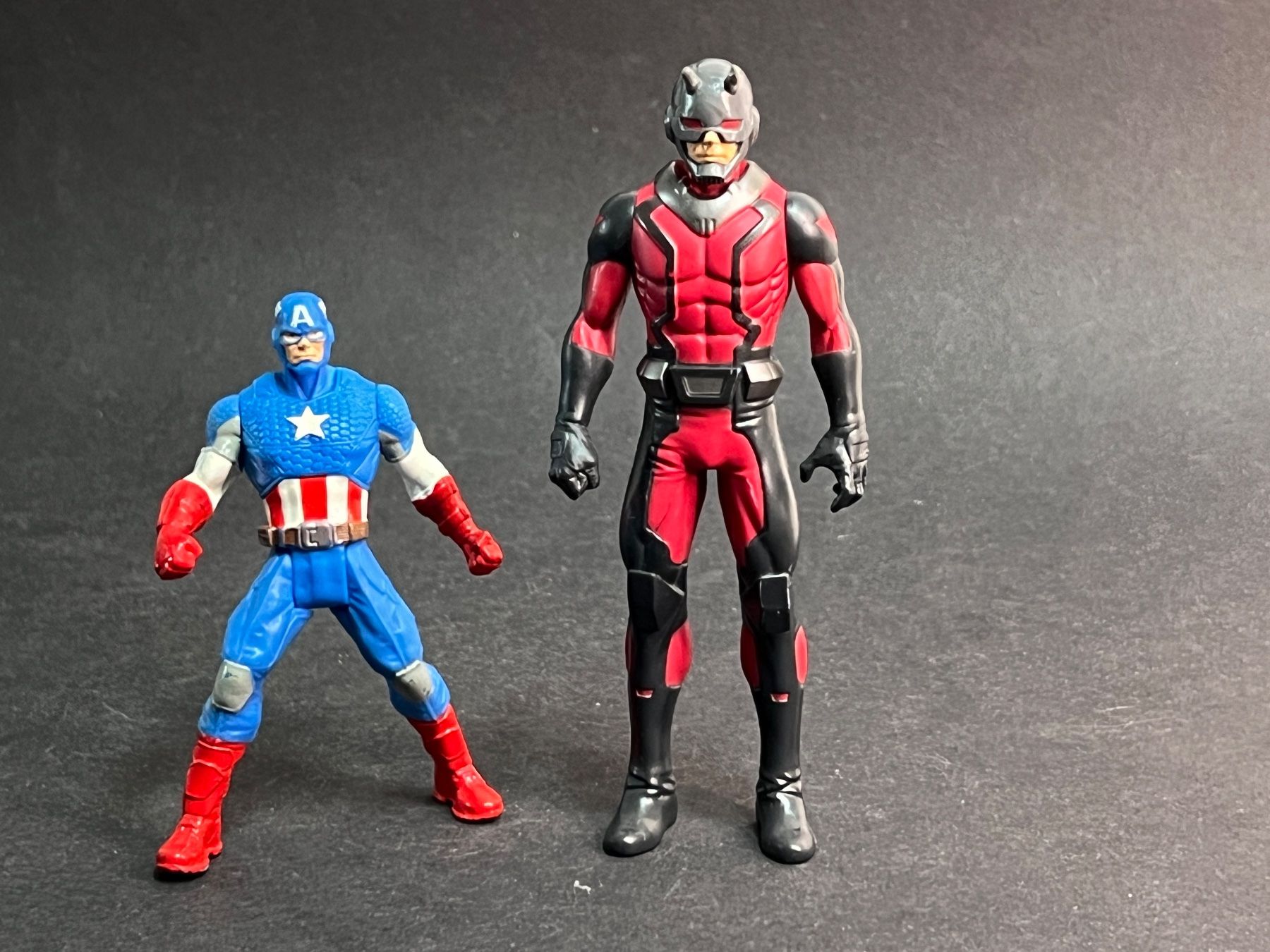Marvel Statuette: Marvel Avengers Figuren – Usato da Ennetbaden venduto da mapa05 2