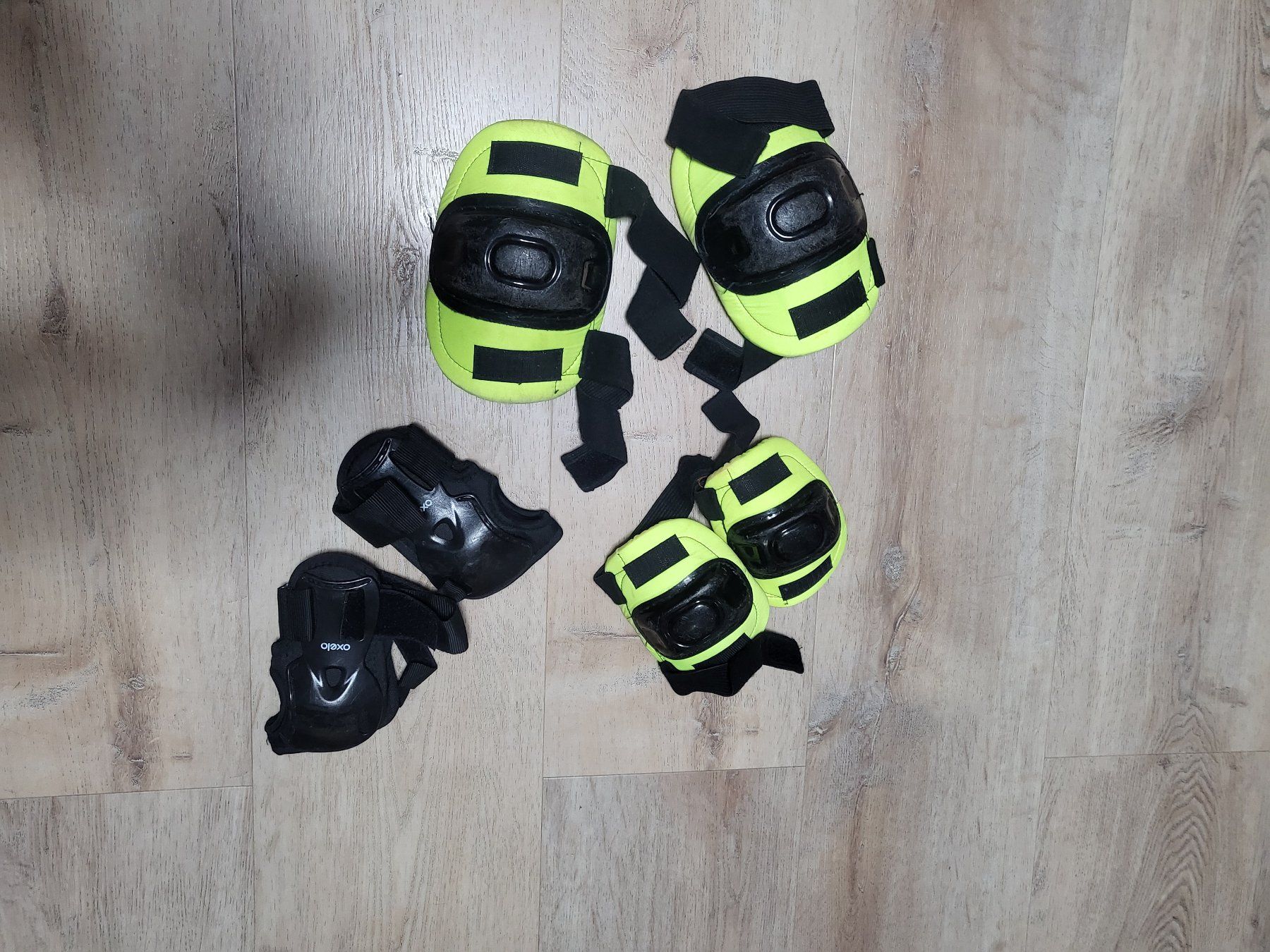 Pattini in linea & Pattini a rotelle: Inlineskates Rollschuhe mit dem Schutz Gr. 37 – Usato da Delémont venduto da mvl_l76c 1