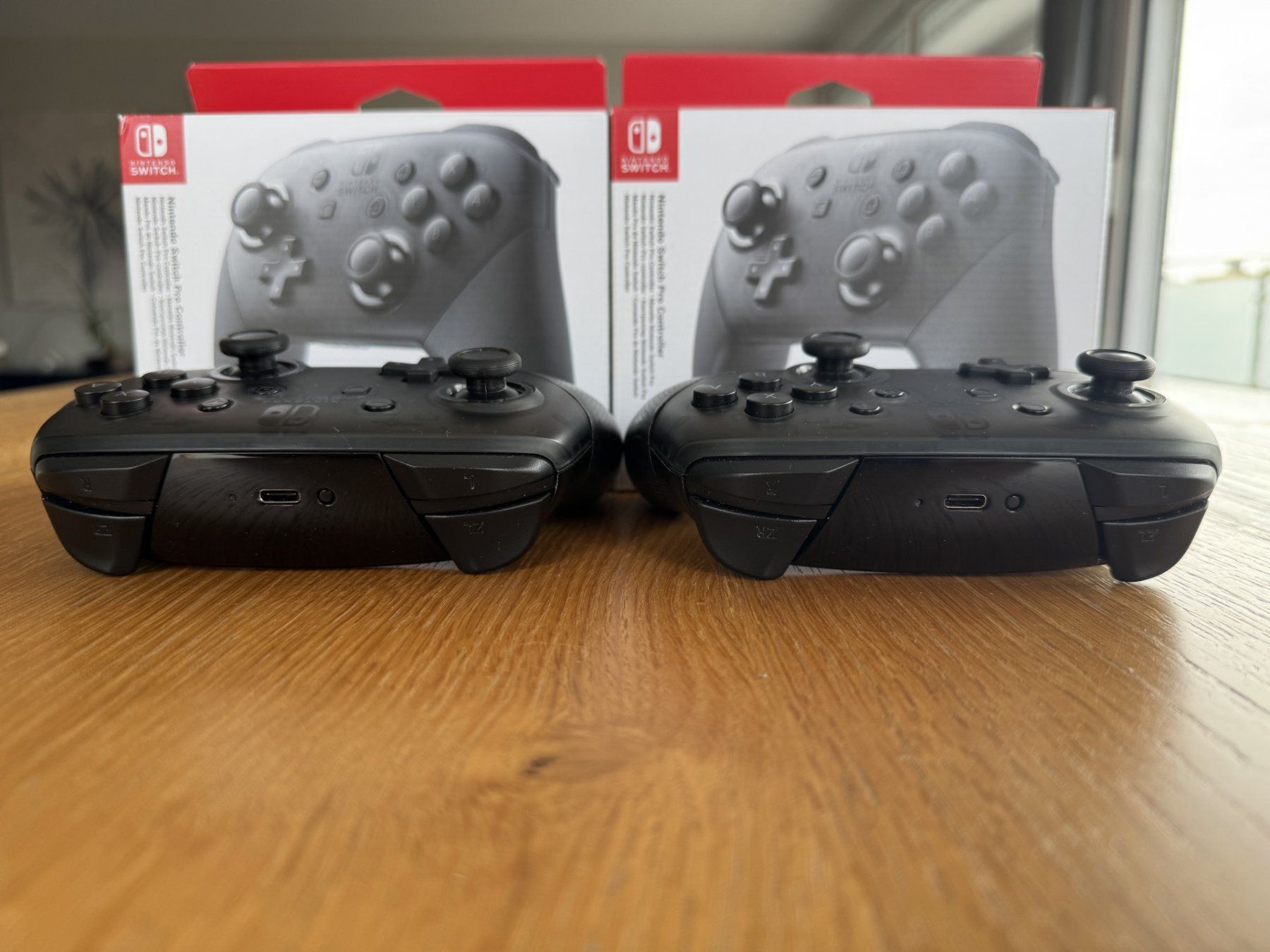 Nintendo Manettes: 2 Nintendo Switch Pro Controller + boîtes – D'occasion à Yverdon-les-Bains par big_eddy 1