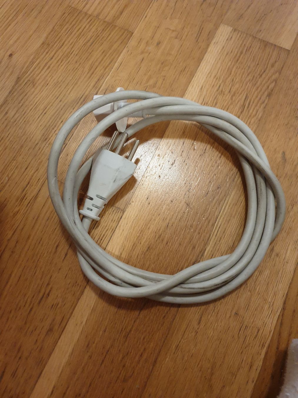 Apple Cavi: Apple Strom Kabel 005 – Usato da Ittigen venduto da Ziok187