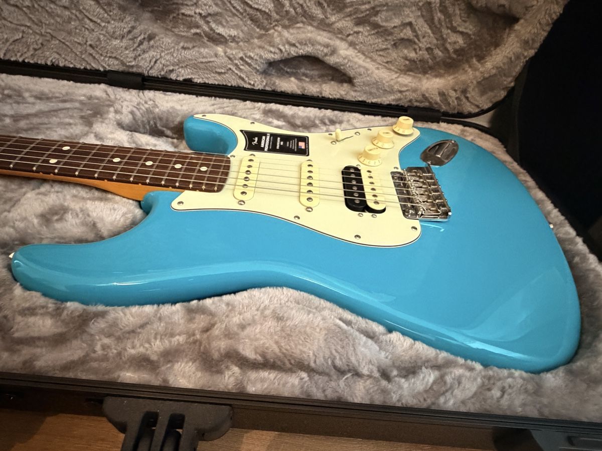 Fender Strumenti musicali: Fender AM Pro II Miami Blue HSS – Usato da Winterthur venduto da R2D_Y7C 1