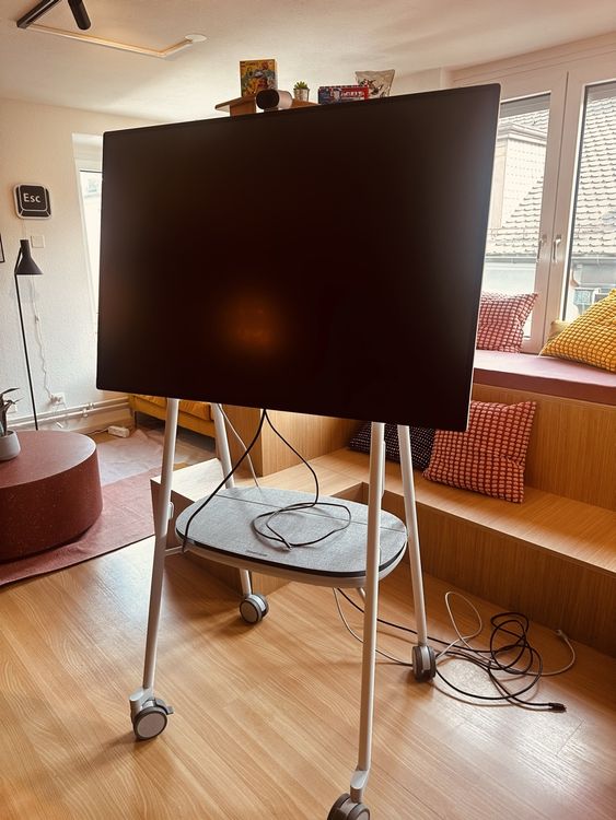 Microsoft Surface Hub 3 mit Steelcase Wagen (Gebraucht) in Schindellegi ...