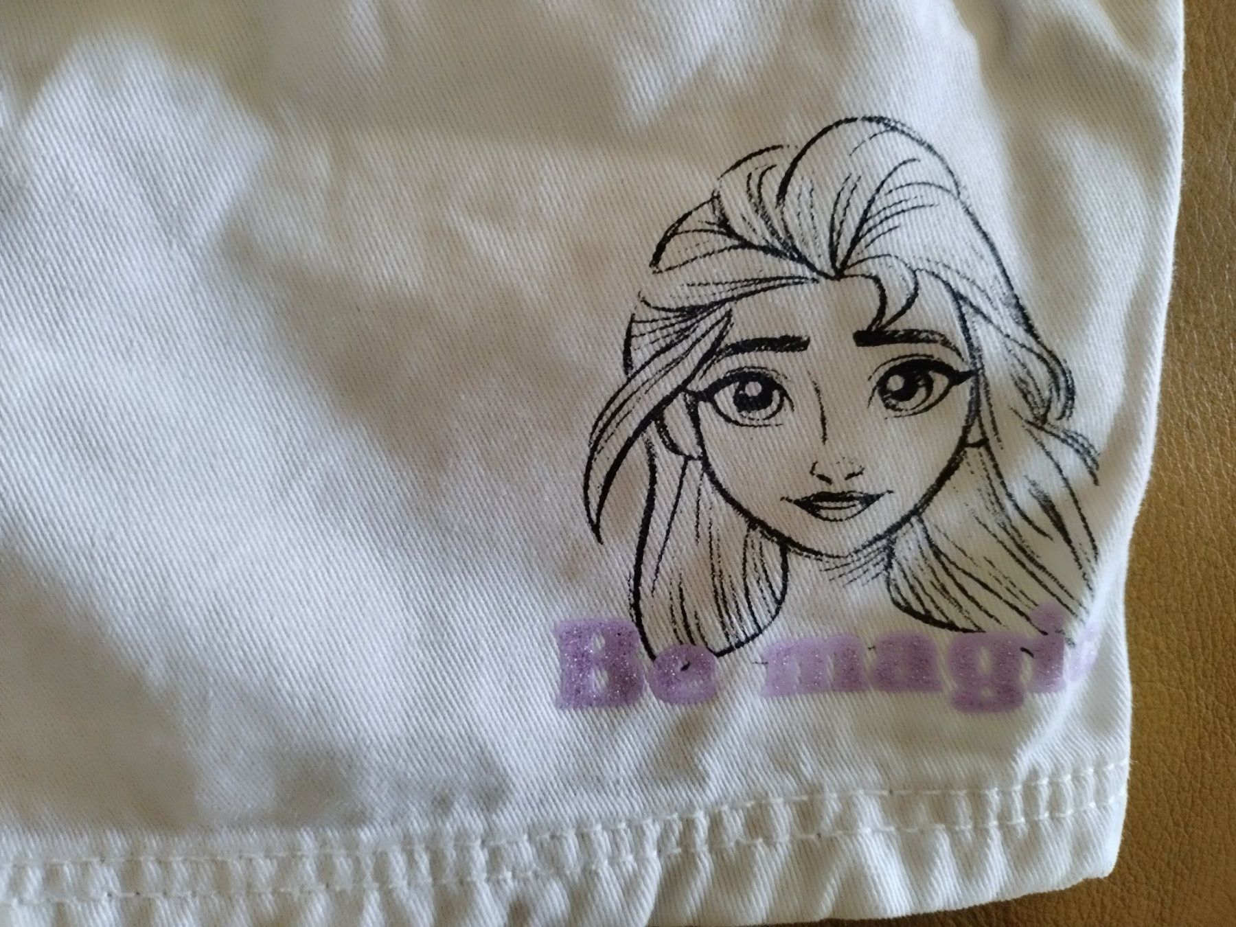Disney Hosen: Weisse Jeansshorts "Frozen" von C&A, Gr. 140 – Gebraucht aus Densbüren von TutaLarsen 2