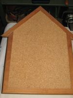 Kork-Pinnwand in Hausform mit Holzrahmen gebraucht