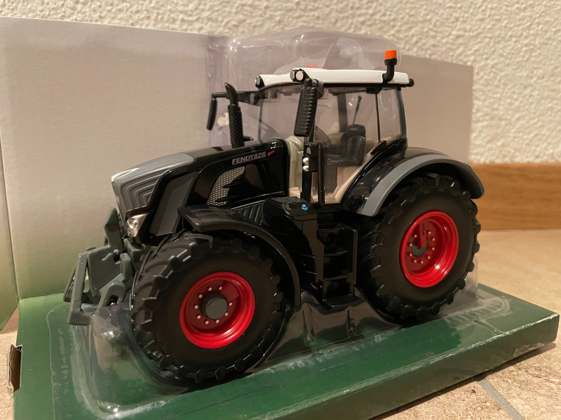 Fendt Tracteurs: Fendt 826 Vario – Neuf avec emballage d'origine à Kreuzlingen par Stefan1150