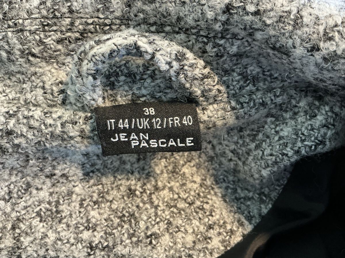 Cappotti: Cappotto corto mélange bianco/nero.  – Usato da Magadino venduto da ber_6kbt 5