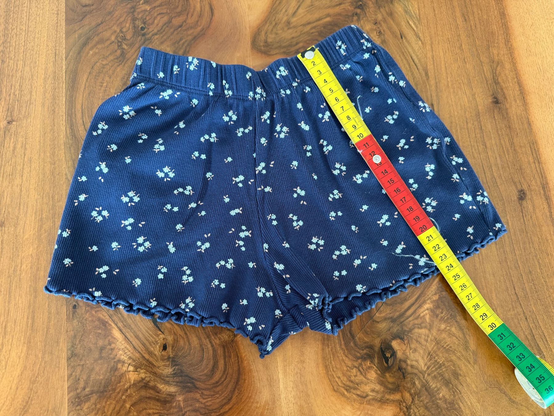 Next Pantaloni: Shorts, Next, Grösse 104 – Usato da Haslen AI venduto da s176 2