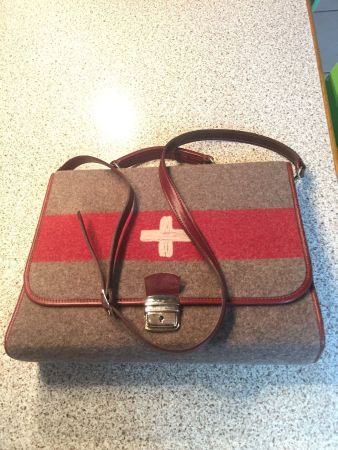 Sacoche militaire rare armée suisse.