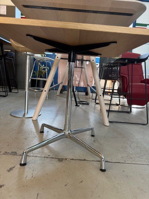 Vitra Tavoli: Vitra Eames Contract Table – Usato da Zollikofen venduto da OberliAG 3