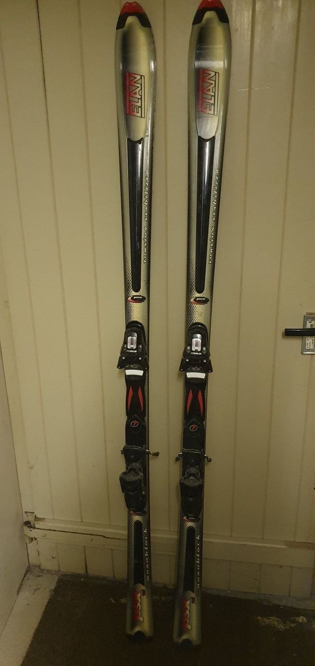 Elan Skis: Elan Ski 176cm – Gebraucht aus Burgdorf von schlange034