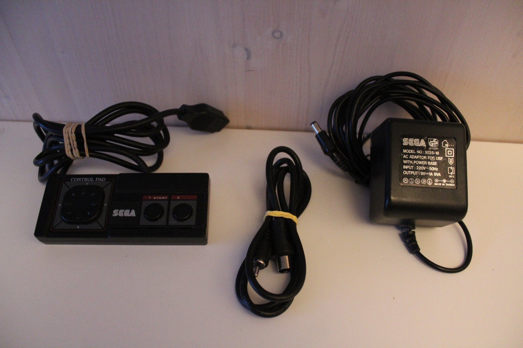 Sega Konsolen: SEGA Master System 2 Konsole inkl. Alex Kidd und Sonic 1 / 2 – Gebraucht aus Münsingen von  1