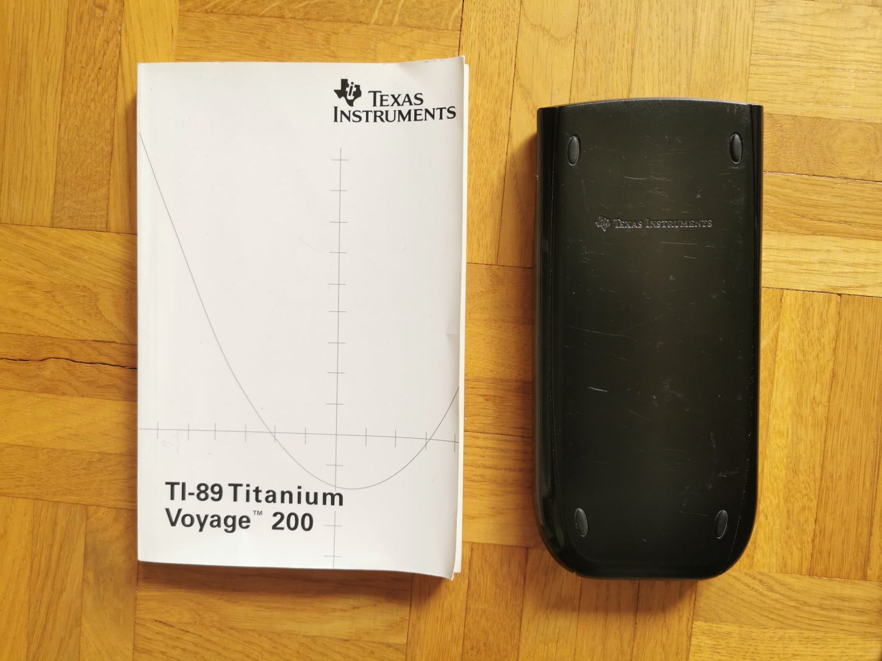 Texas Instruments Calcolatrici tascabili: TI-89 Titanium Grafikrechner mit Cover & Anleitung – Usato da St. Gallen venduto da Zrobiraf 4