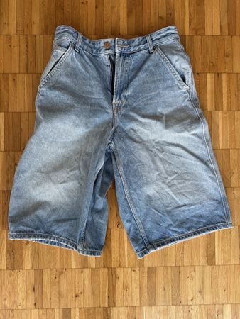 Bershka Jeans Shorts hellblau Grösse 34 guter Zustand