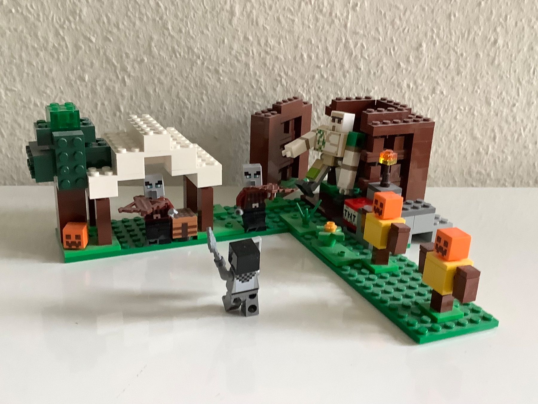 Lego Spielzeuge: LEGO 21159 Minecraft Der Plünderer-Außenposten – Gebraucht aus Untersiggenthal von Mimelnaki 1