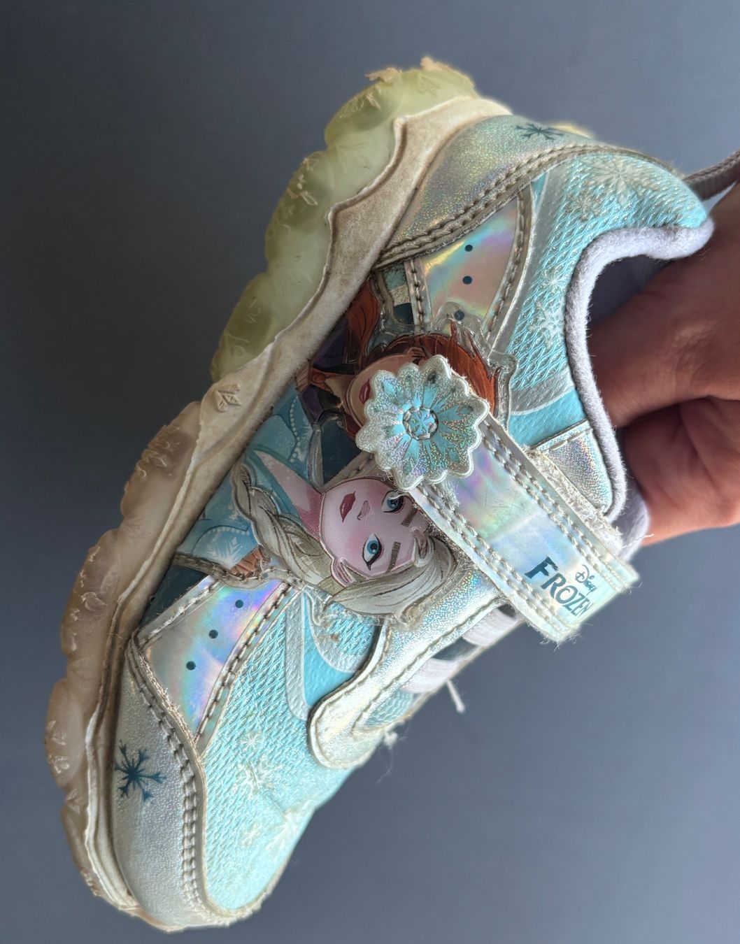 Scarpe per ragazze: Frozen Blinkende Sneaker Gr 27 – Usato da Brugg AG venduto da tsannen 2