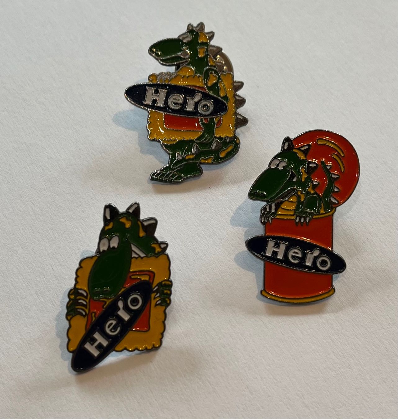 Spille & Fermagli: Hero Ravioli Pins / 3 Stück – Nuovo (secondo la descrizione) da Zürich venduto da oli_y6vc