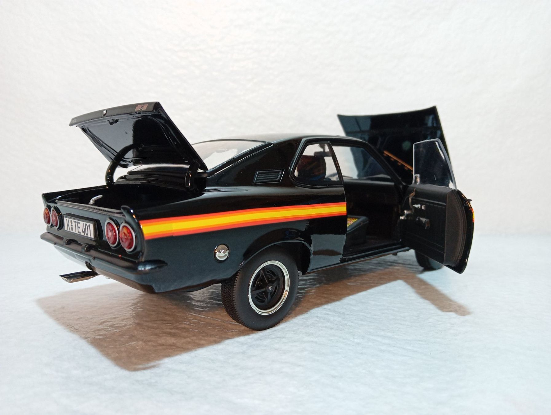 Norev Modellini d'auto: Opel Manta GT/E Black Magic – Nuovo e nell'imballaggio originale da Huttwil venduto da Secondtrain 4