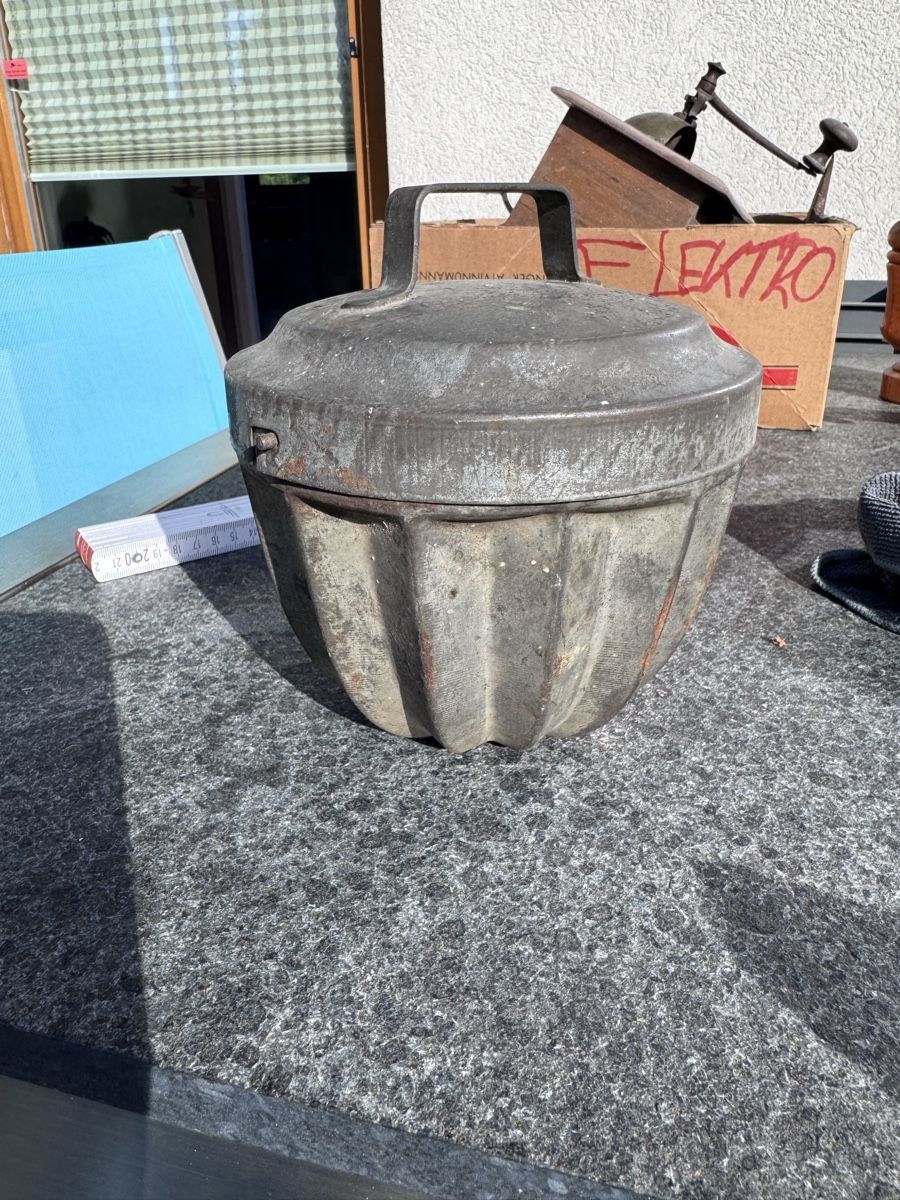Teglie da forno: Alte Backform mit Deckel – Usato da Seon venduto da kst_d7jh