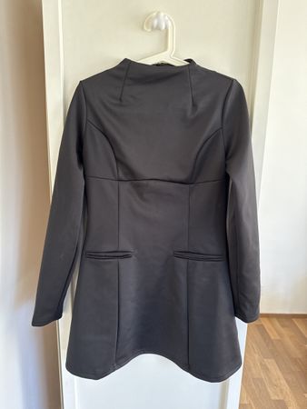 Schwarzes Minikleid mit Rückenausschnitt Gr. S/M