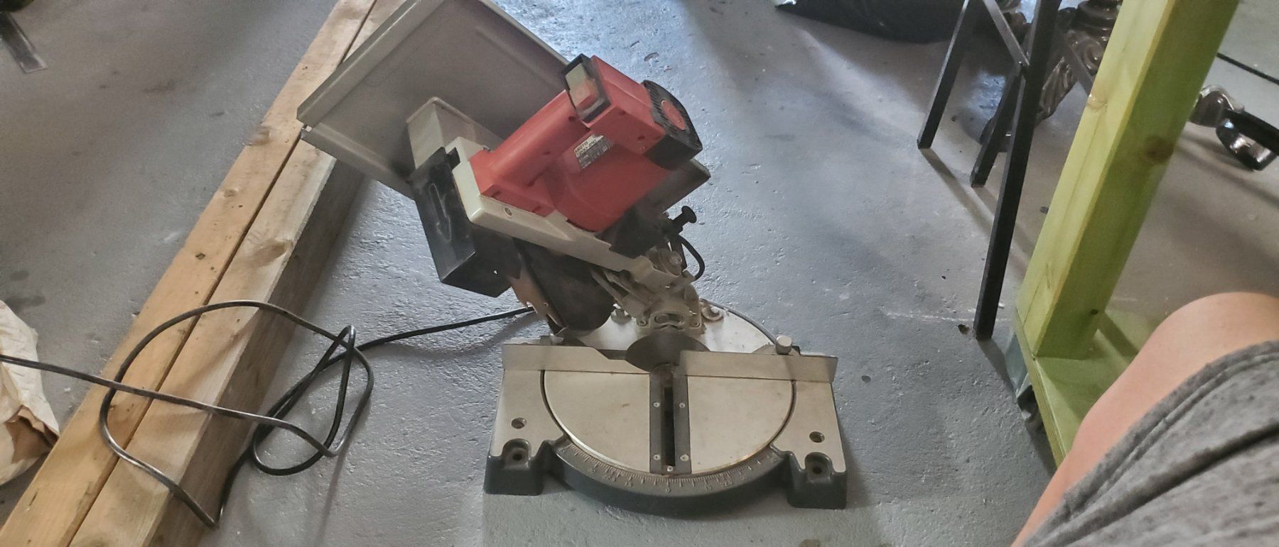 Sägen: Kappsäge Gehrungssäge MATRIX 1200-210 funktionstüchtig – Gebraucht aus Hunzenschwil von Fluz 6