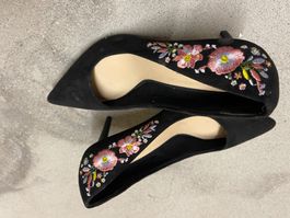 New pumps with handmade embroidery