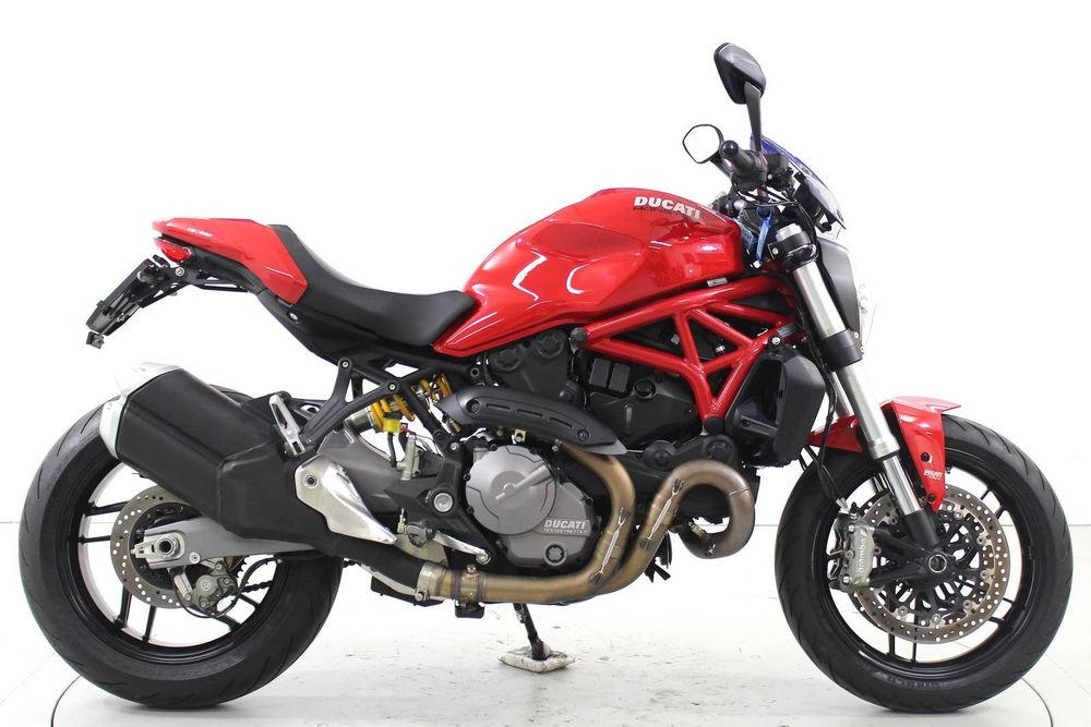 Ducati 821 Monster ABS 4