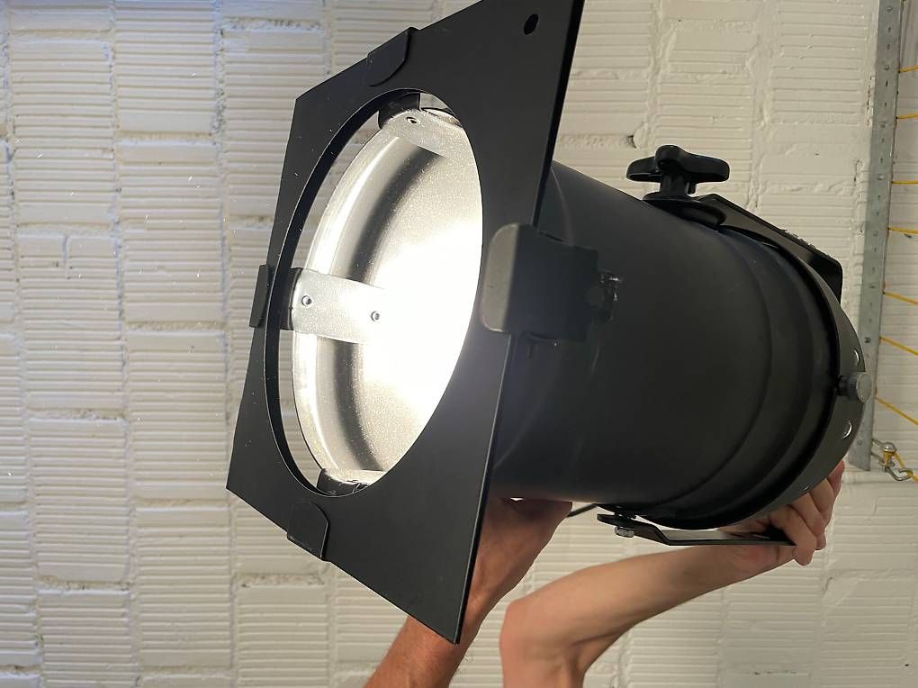 Lampade: 5 Studiolampen ShowTec PAR 64 can – Usato da Ittigen venduto da son_w9mz 4