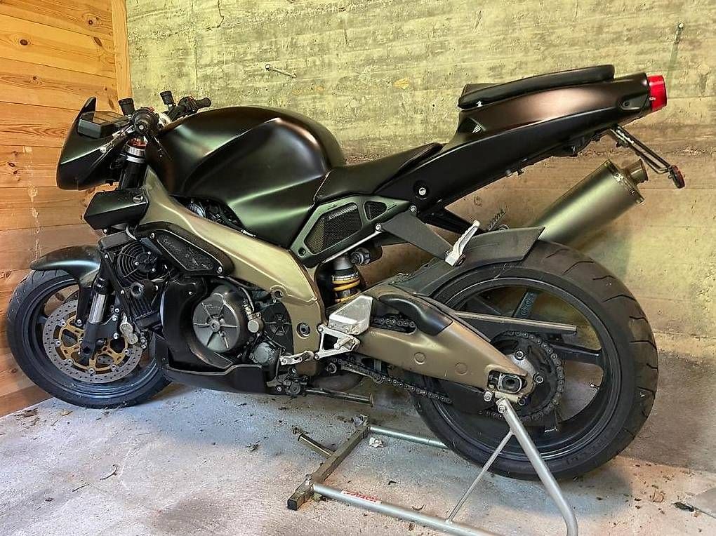 Aprilia Strada: Aprilia Tuono 1000 R – Usato da Worb venduto da tmuhmenthaler