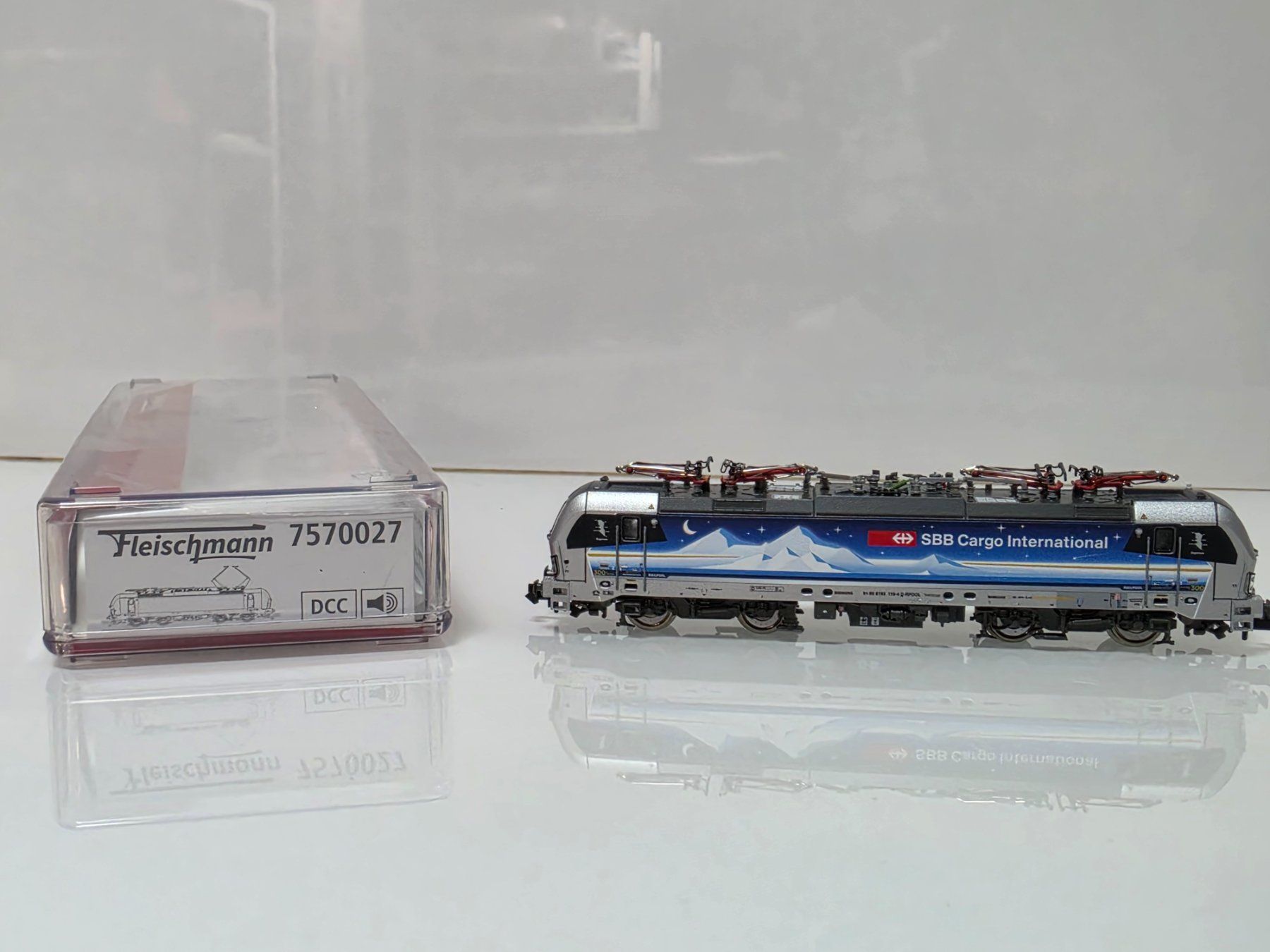 Fleischmann Modellini di ferrovie: Fleischmann SBB Cargo DCC Sound 7570027 – Nuovo e nell'imballaggio originale da Neuenhof venduto da ludovicco