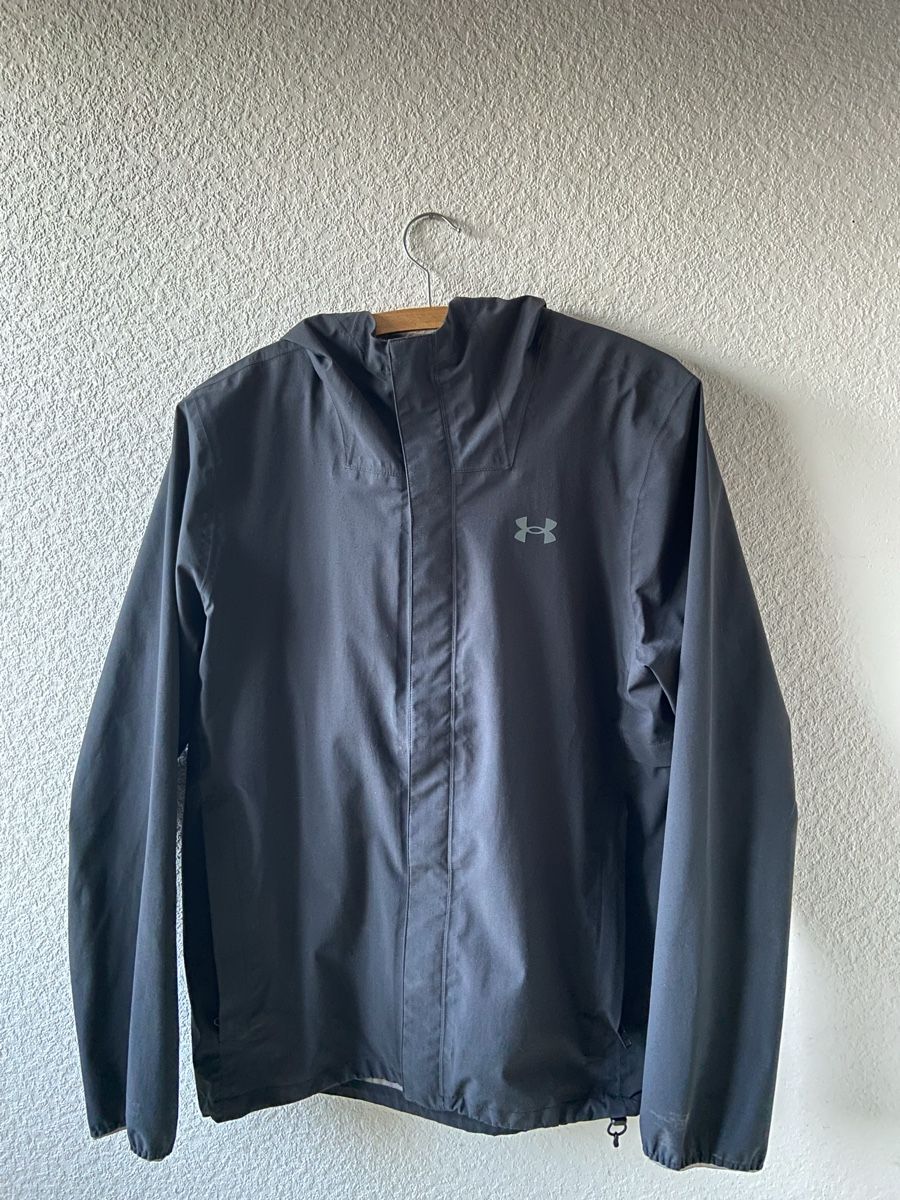 Under Armour Giacche: Under Armour Regenjacke M – Usato da Olten venduto da jon_wfq7 1